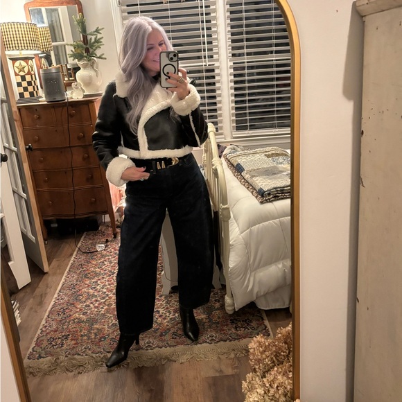 Fashion Nova Black and Cream Teddy Jacket. A little staining around collar area - Picture 7 of 7